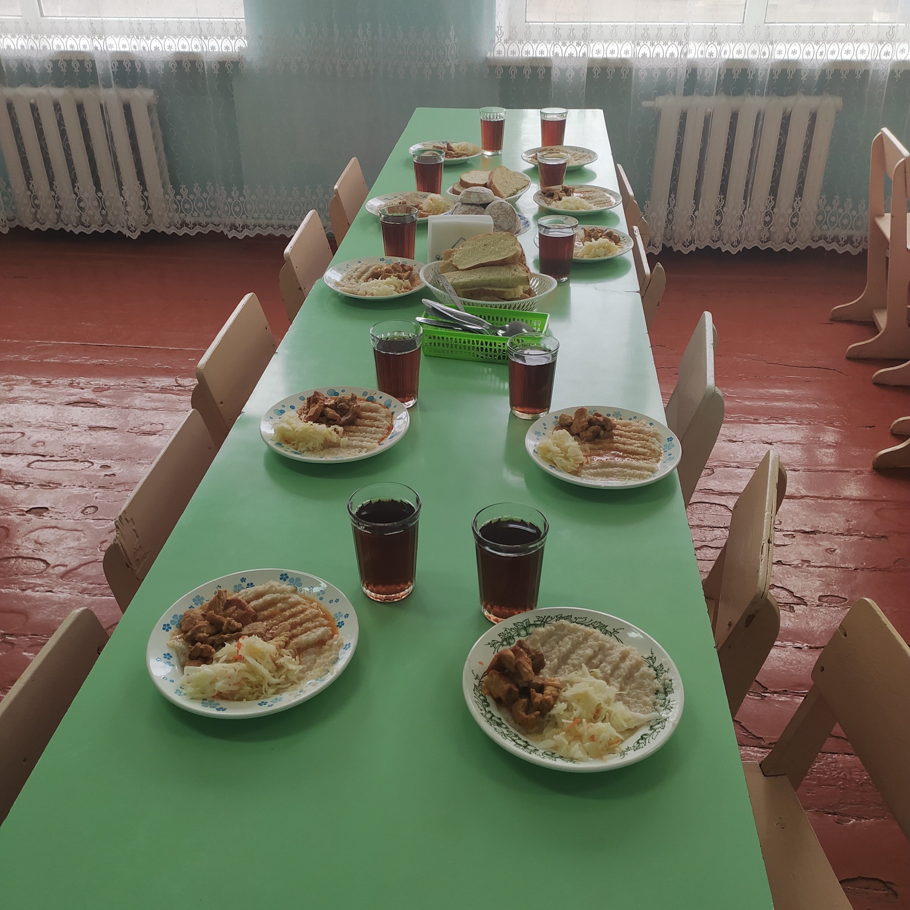 Школьная столовая.