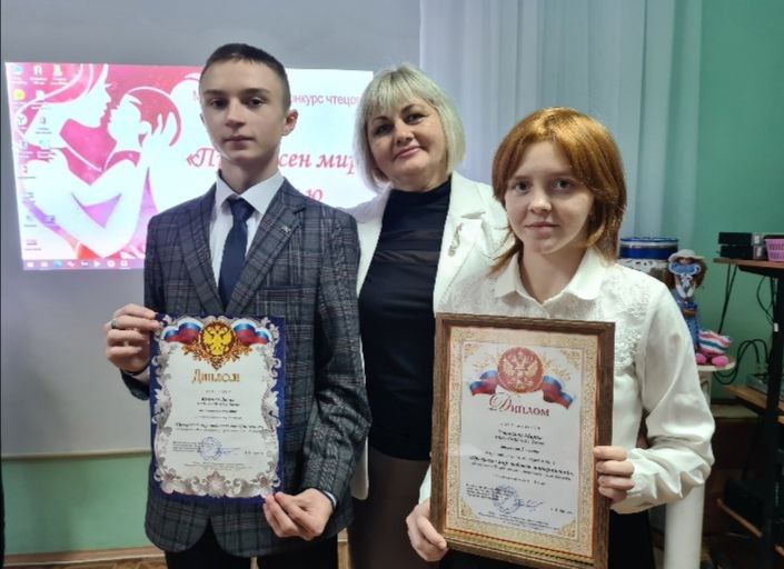 Участники конкурса со своим наставников Остренко Л. П..